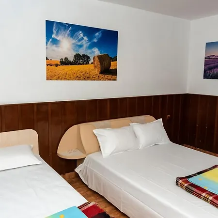 Семеен Хотел Джамура Hotel